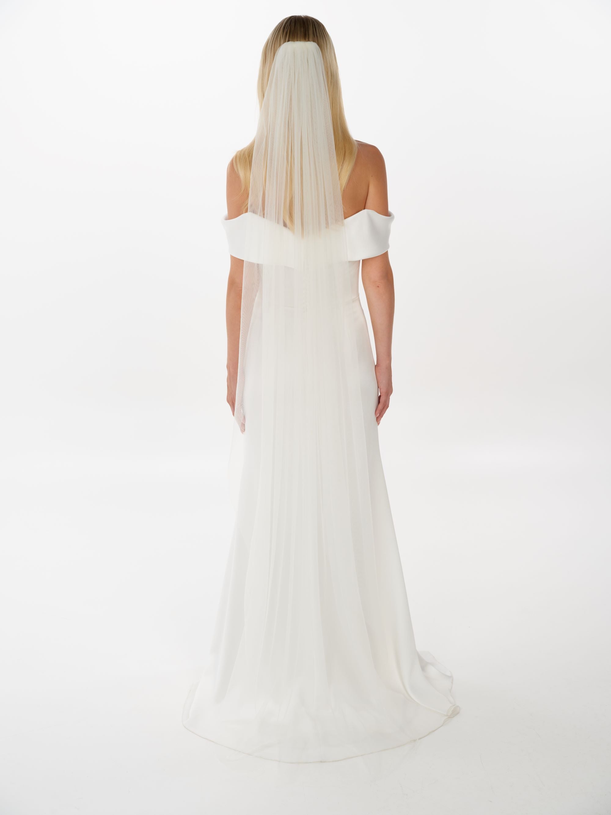 Langer Schleier im offenen Haar_Hinteransicht